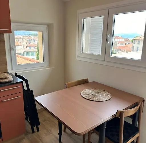 Cosy Star - Brand New Flat With Terrace Seaview Flat Ac For 4 شقة *